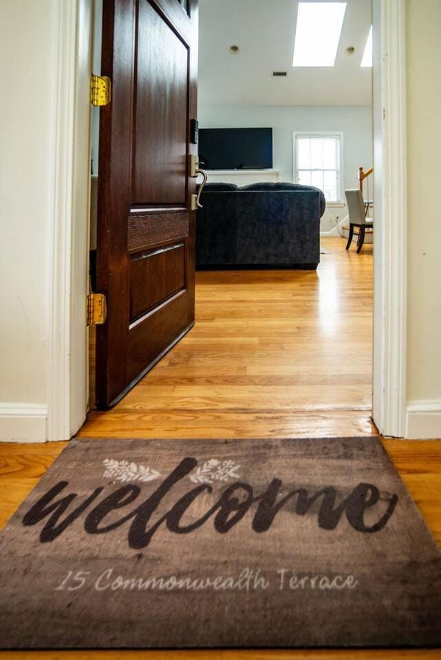 Spacious Coastal Townhome Deck and Parking Apartment in Lynn