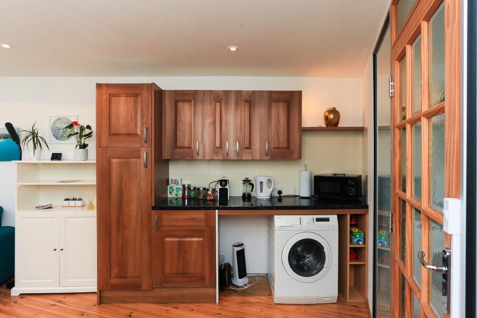 Kitchen or kitchenette, washing machine