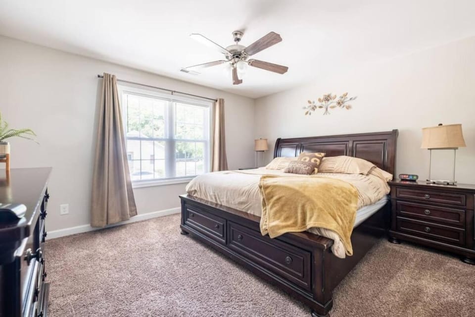 6 Bedrooms Sleeps 16 Great Area House in Kannapolis