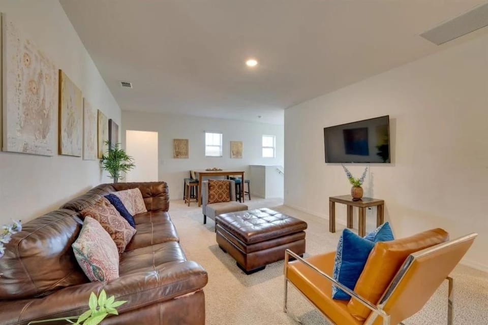 Communal lounge/ TV room, Living room