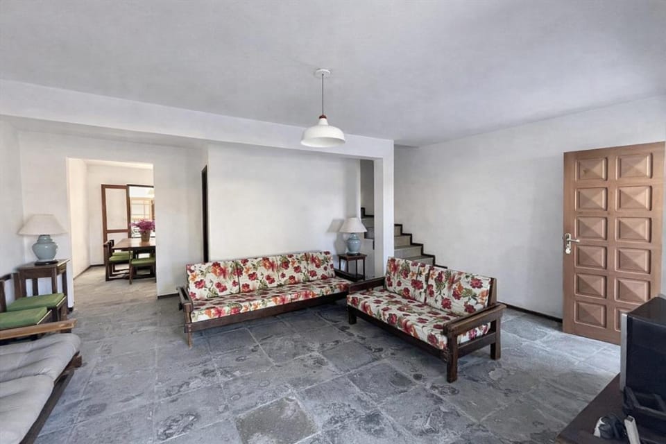Triplex Townhouse 3 Blocks from the Central Beach House in Guaratuba