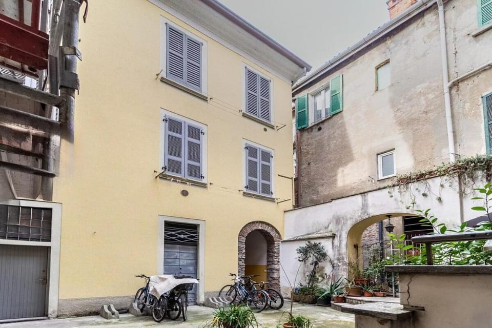 Two-room apartment 5 minutes' walk from the historic center Apartment in Como