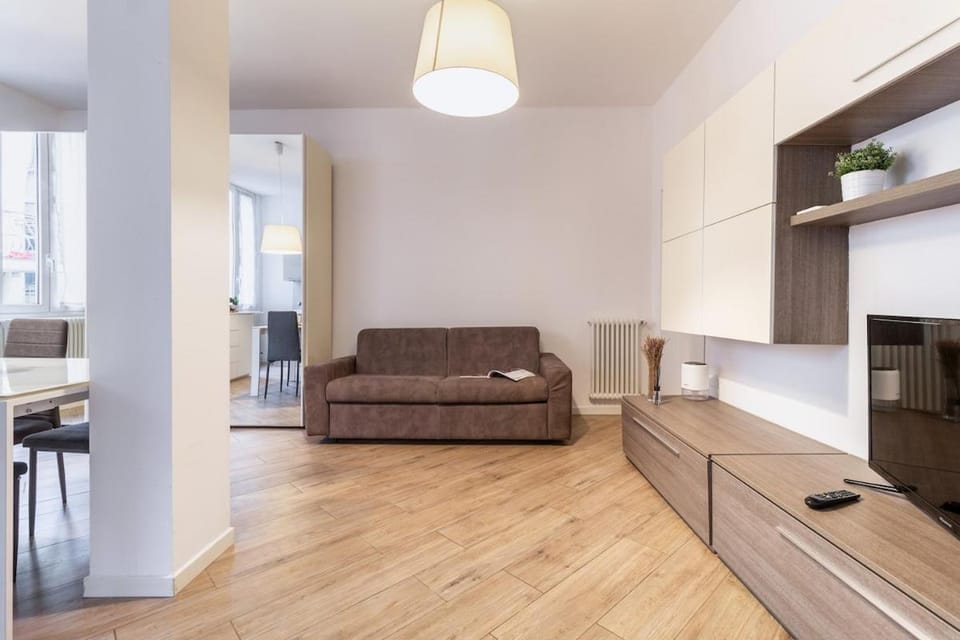 Two-room apartment 5 minutes' walk from the historic center Apartment in Como