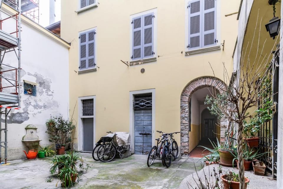 Two-room apartment 5 minutes' walk from the historic center Apartment in Como