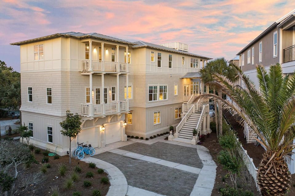 Hermosa Manor - Luxury Vacation Rental House Near the Beach with Private Pool Area & Gulf Views House in South Walton County
