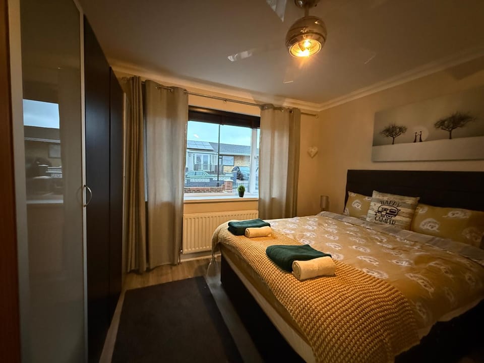 Bed, Photo of the whole room, Bedroom, towels, wardrobe