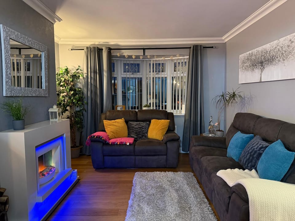 TV and multimedia, Living room, Seating area