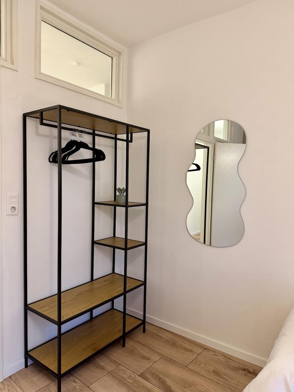 Photo of the whole room, Bedroom, wardrobe