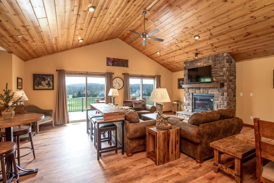 Beary Fine Resort by Railey Vacations House in Deep Creek Lake