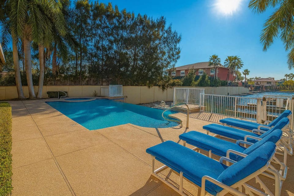 Day, Pool view, Swimming pool, sunbed