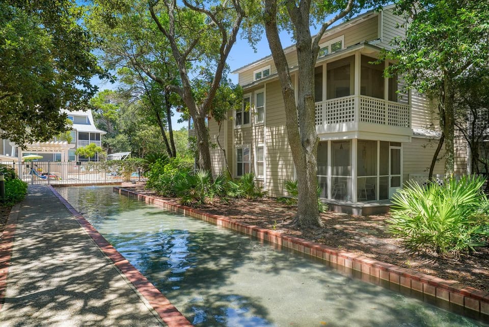Hidden Dunes 209 - Near the Beach with Shared Amenities & Community Pool House in Miramar Beach