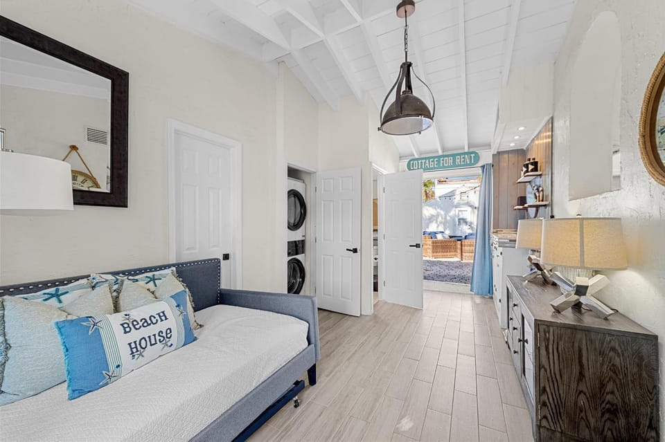 #NEW Tiki Oasis Private Pool Guest House House in West Palm Beach