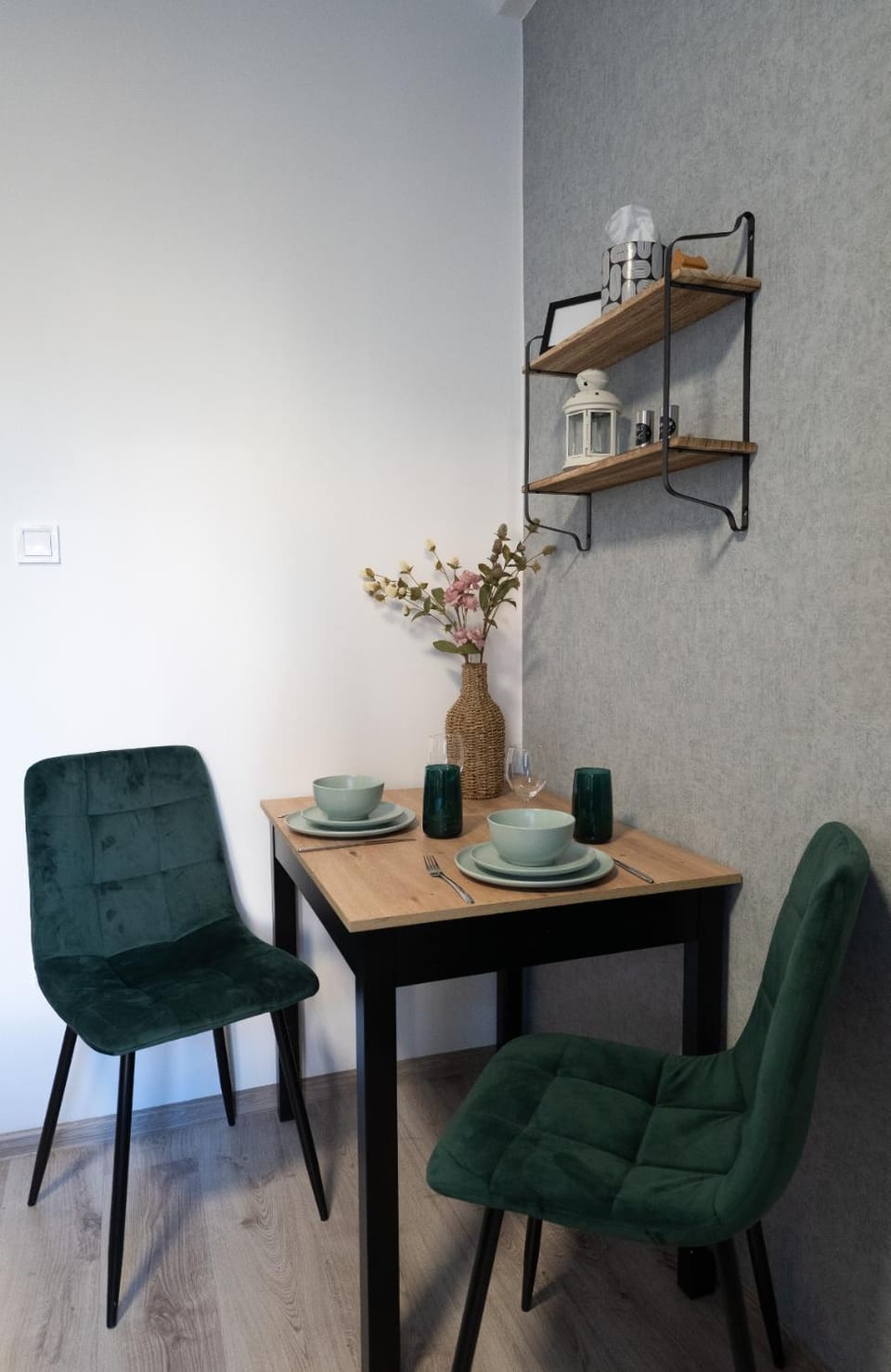Seating area, Dining area