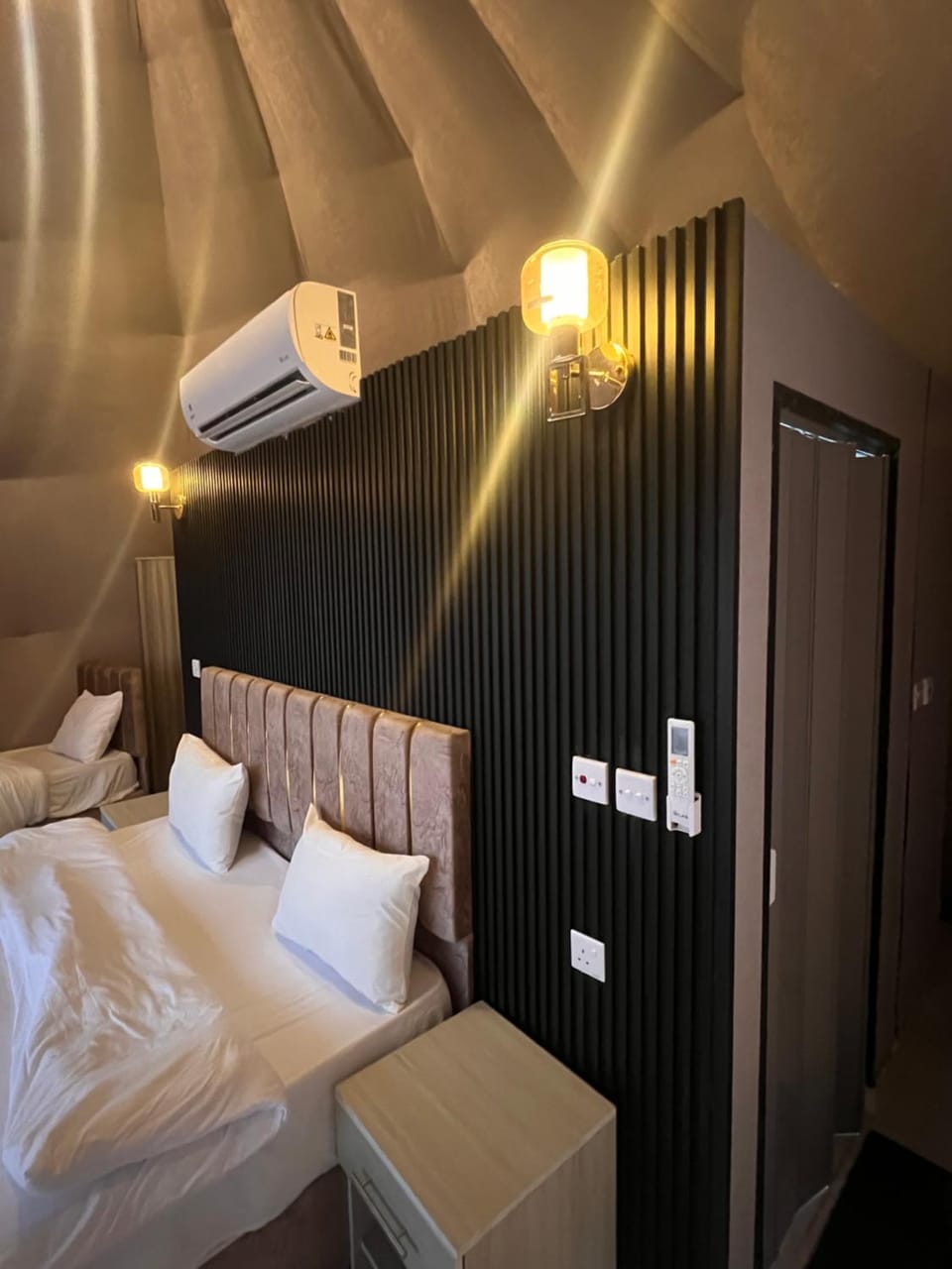 Photo of the whole room, Seating area, air conditioner
