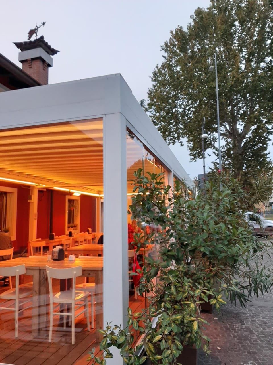 Property building, Patio, Restaurant/places to eat