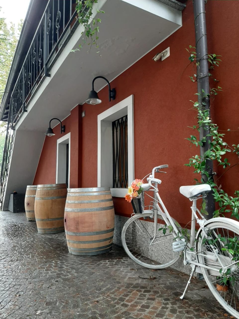 Property building, Restaurant/places to eat