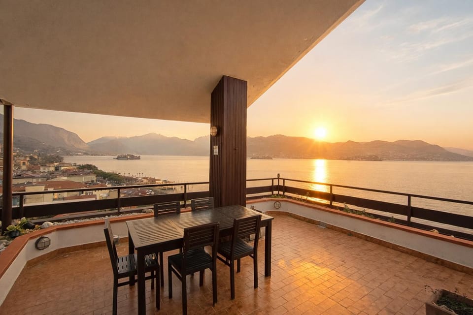 Natural landscape, View (from property/room), Balcony/Terrace, Lake view, Sunset
