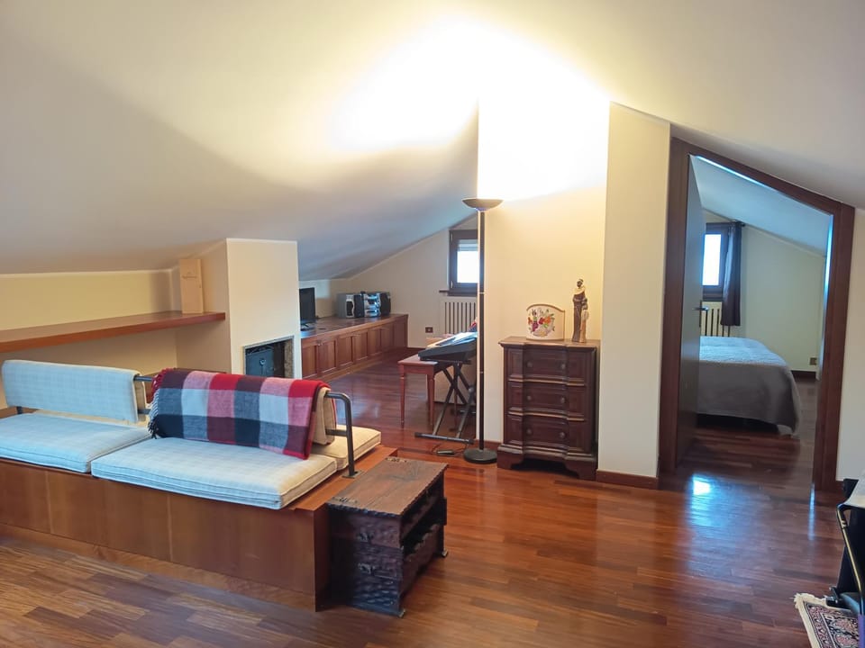 TV and multimedia, Photo of the whole room, Seating area