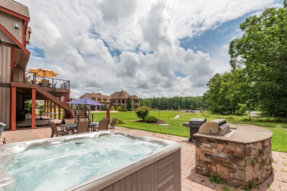 Beyond Bliss by Railey Vacations House in Deep Creek Lake