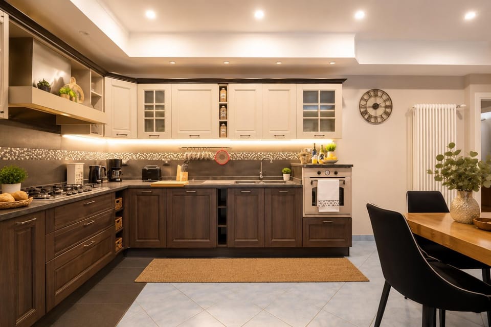 Coffee/tea facilities, Kitchen or kitchenette, Dining area, oven, stove, kitchen