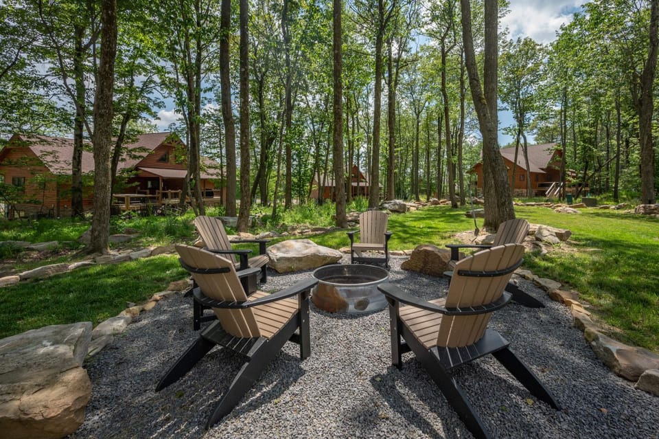 Black Bear Summit by Railey Vacations House in McHenry