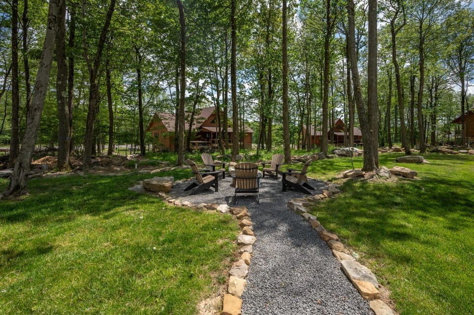 Black Bear Summit by Railey Vacations House in McHenry