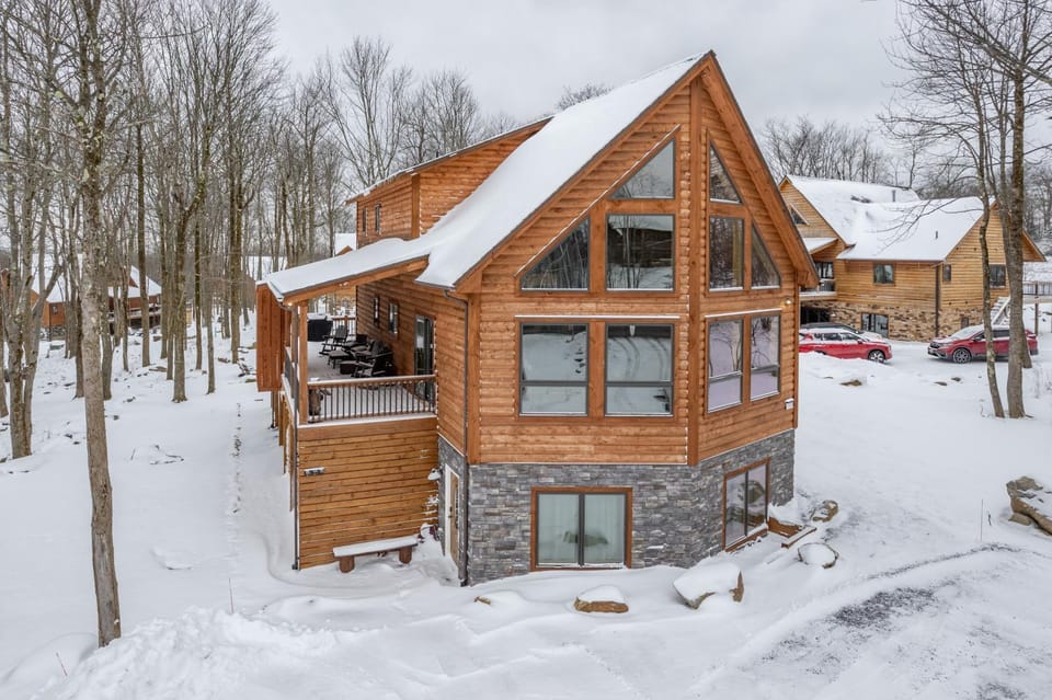 Black Bear Summit House in McHenry