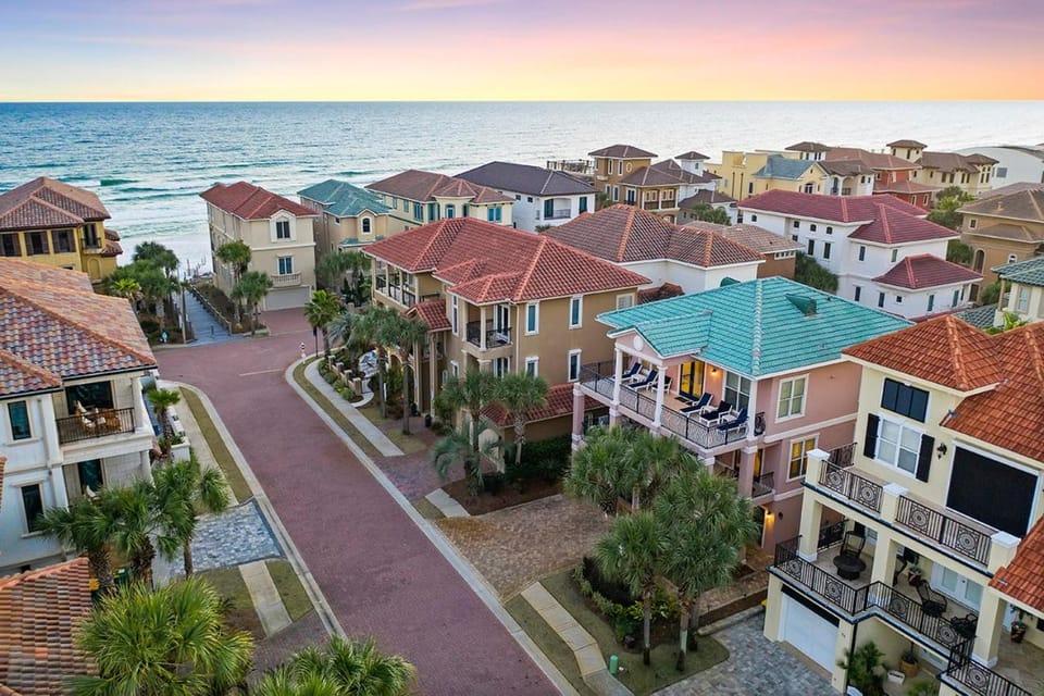 Honu Hale - Vacation Home in Gated Community Near the Beach with Private Pool Area House in Destin