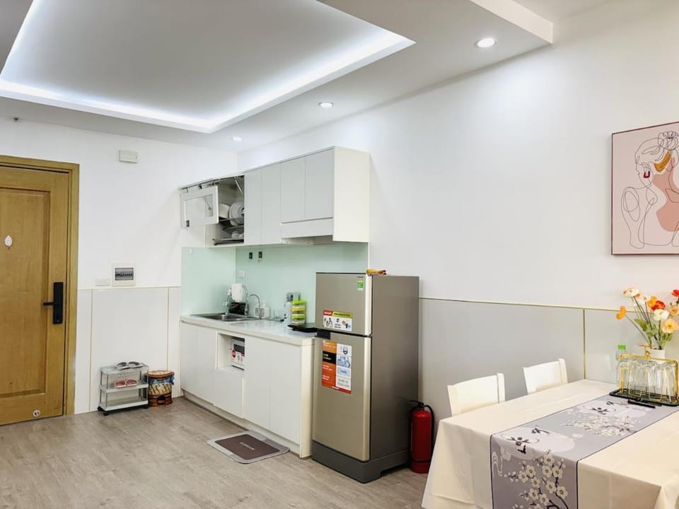 2 Bedrooms with Ocean Views, 1 min walk to My Khe Beach Apartment in Da Nang