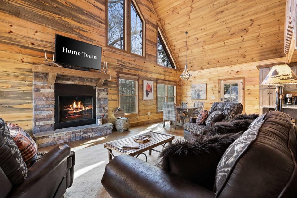 Stunning Views Sleeps 10 - Hot Tub - 2 Fireplaces House in Georgia