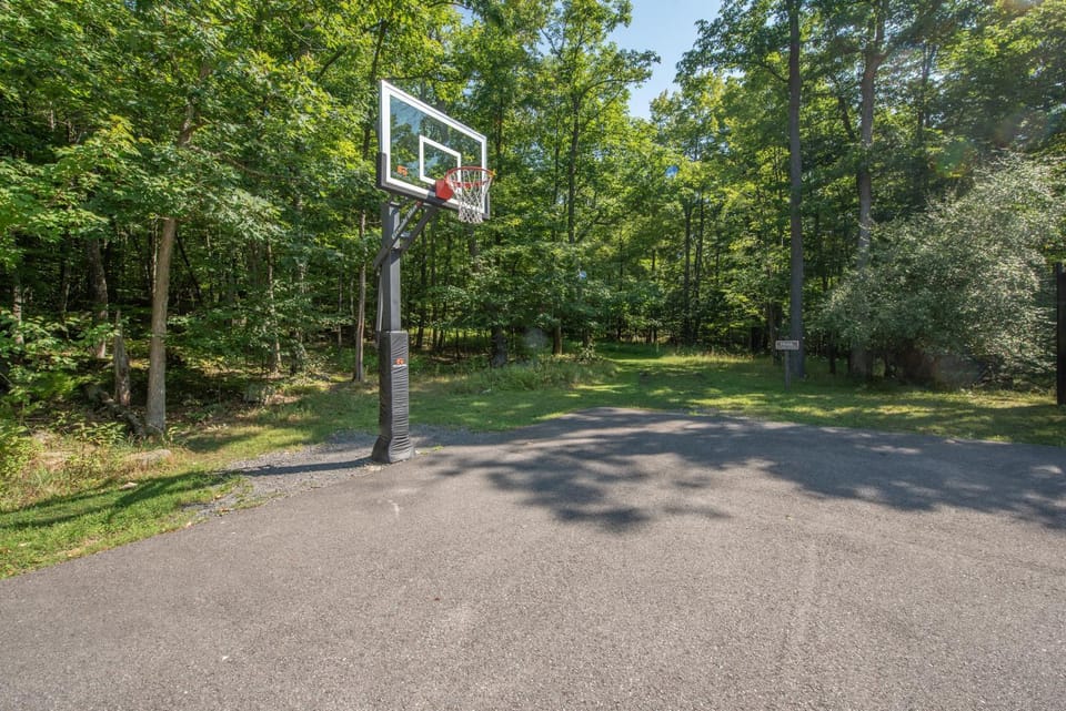 Blackberry Acres by Railey Vacations House in Deep Creek Lake
