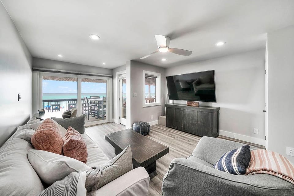 Into the Blue - Oceanfront Condo with Beach Access & Gulf Views House in Miramar Beach
