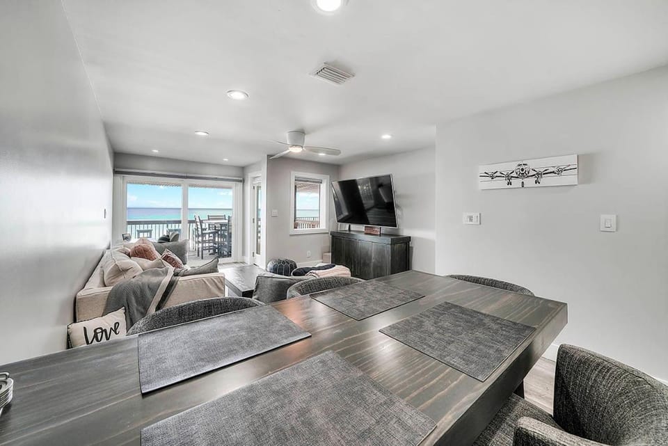 Into the Blue - Oceanfront Condo with Beach Access & Gulf Views House in Miramar Beach