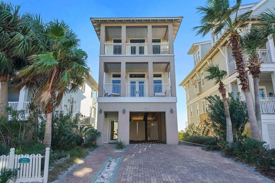Isle of Skye - Waterfront Gulf View Home with Many Community Amenities & Pool House in Destin