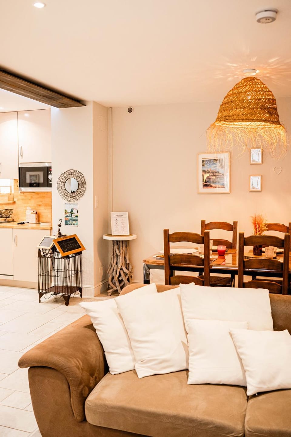 View (from property/room), Kitchen or kitchenette, Living room, Seating area, Dining area, air conditioner