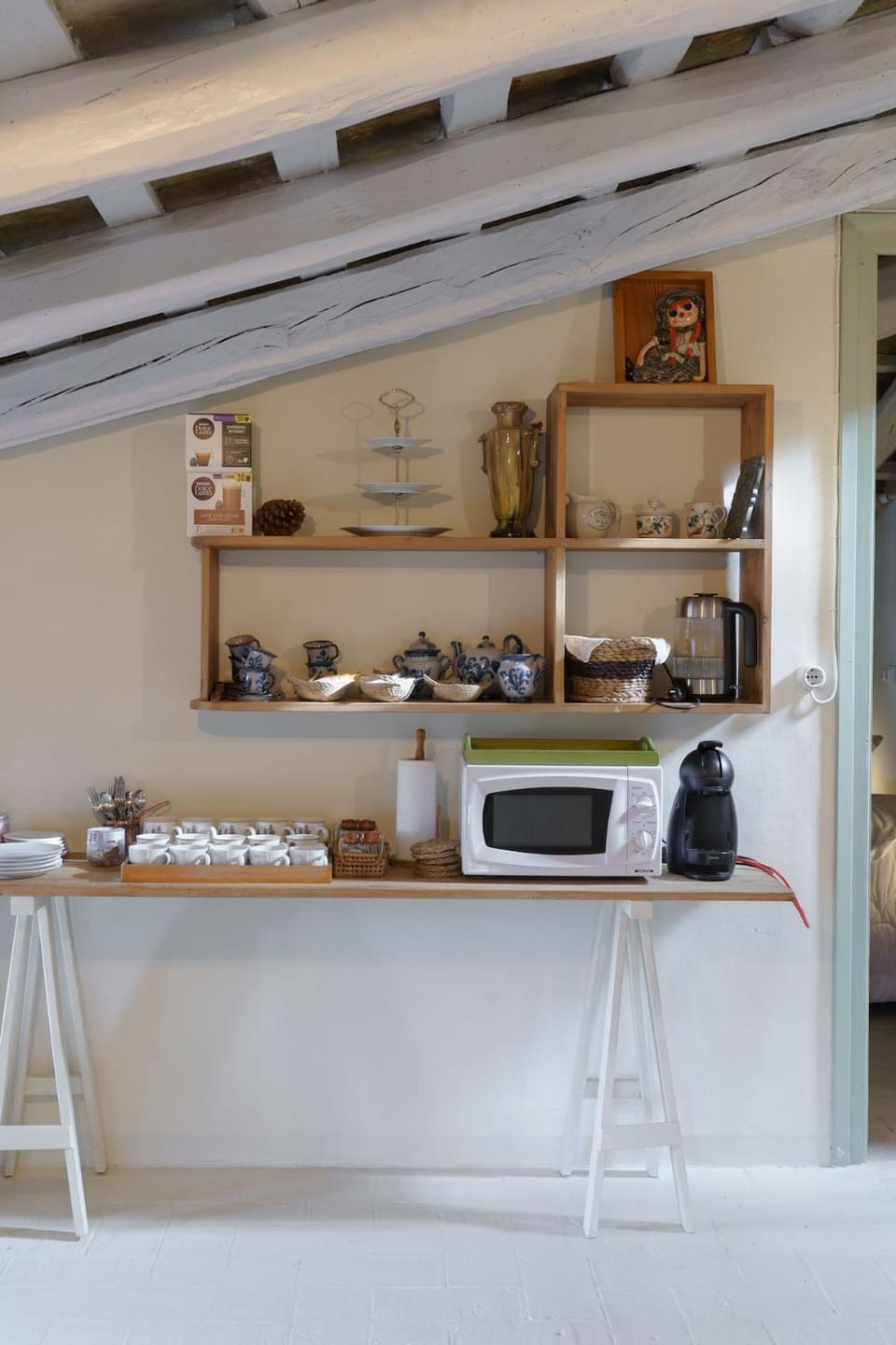 Food close-up, Food close-up, Coffee/tea facilities, Living room, Food and drinks, Food and drinks, Decorative detail, Dining area, microwave