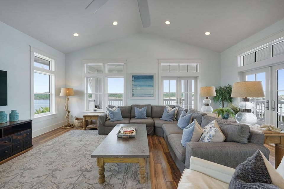 Just B - Luxury Vacation Lakefront Home with Private Pool & Dock House in South Walton County