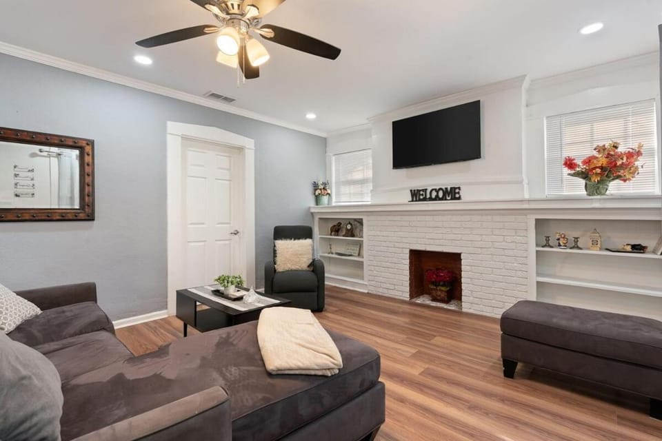 Bunkhouse -Unit A- Fire Pit-Grill-Groups-Patio-Games Apartment in Birmingham