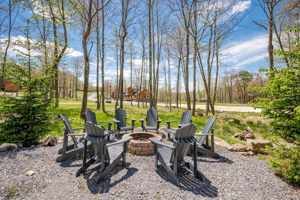 Blue Mountain Cabin by Railey Vacations Cabin in McHenry