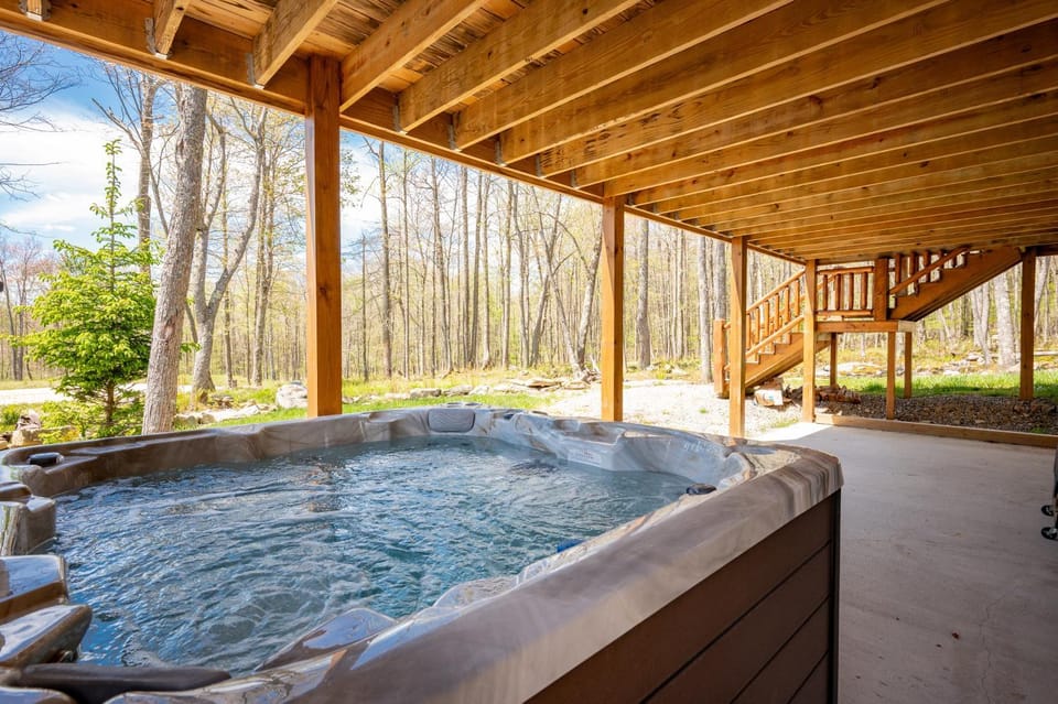 Blue Mountain Cabin by Railey Vacations Cabin in McHenry