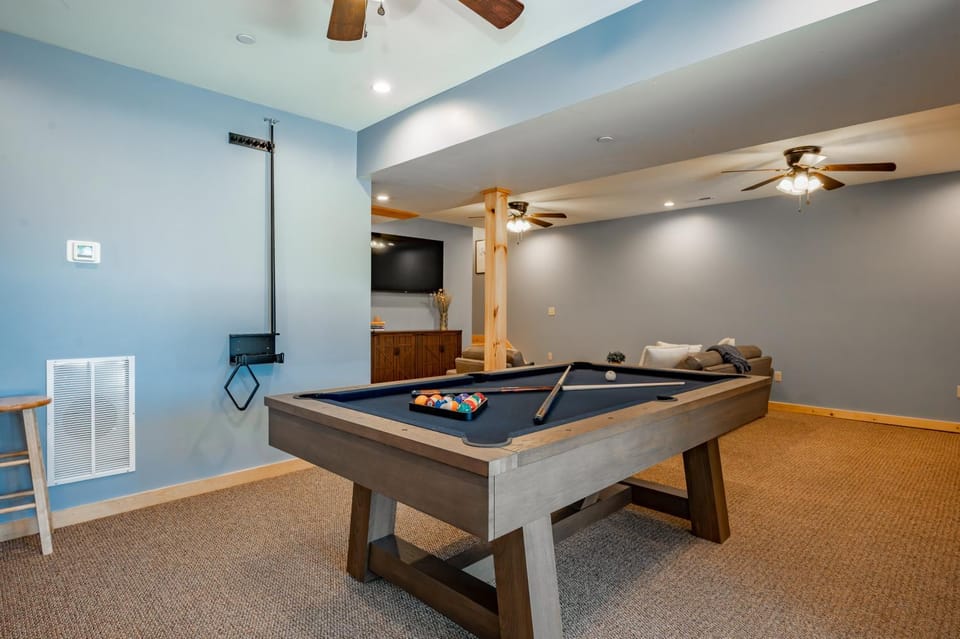 Blue Mountain Cabin by Railey Vacations Cabin in McHenry
