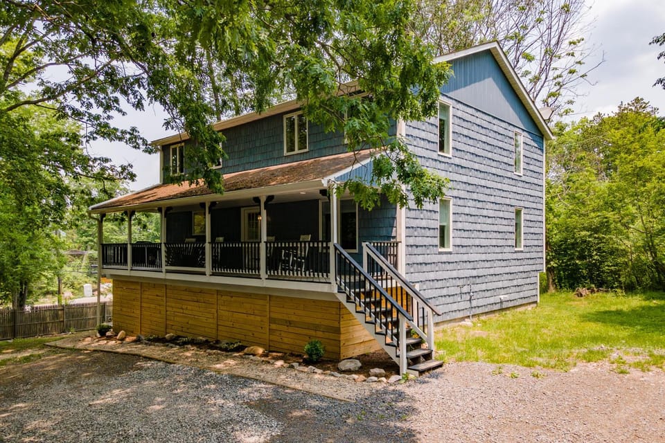 Blue Skies by Railey Vacations House in Deep Creek Lake