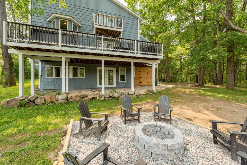 Blue Skies by Railey Vacations House in Deep Creek Lake