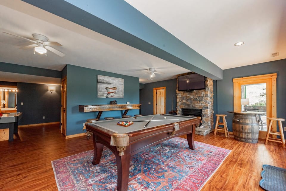 Blue Sky Lodge House in Deep Creek Lake