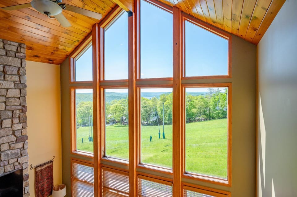 Boulder Creek Lodge by Railey Vacations Bed and Breakfast in McHenry