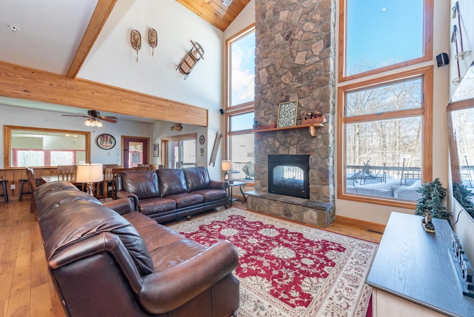 Boulder Lodge House in McHenry