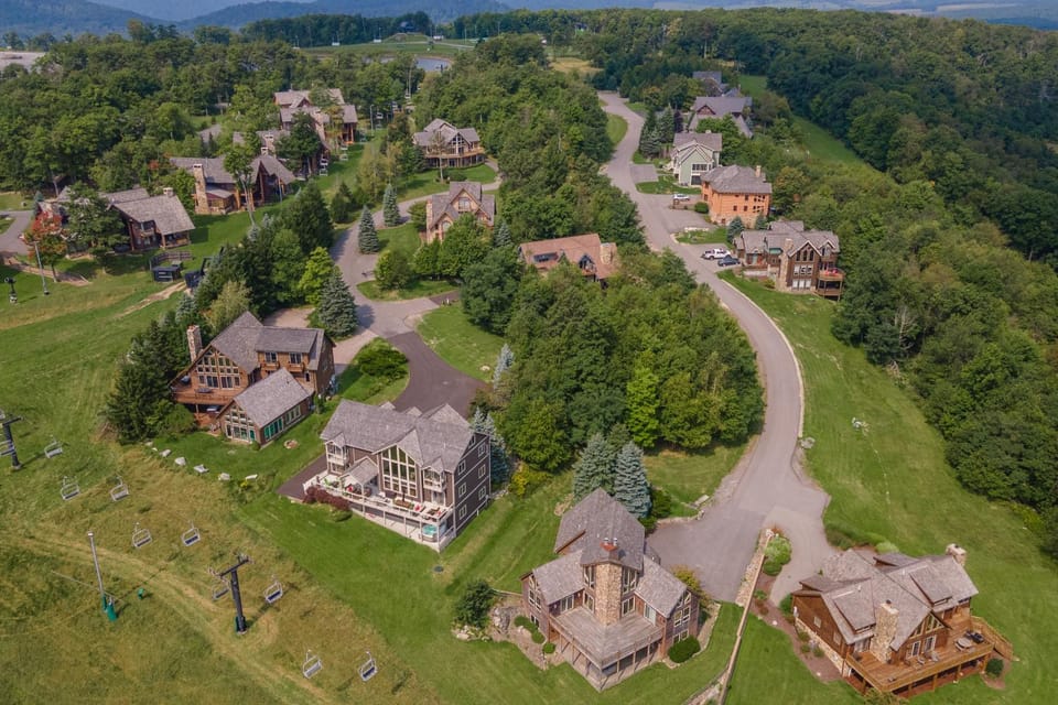 Boulder Lodge House in McHenry