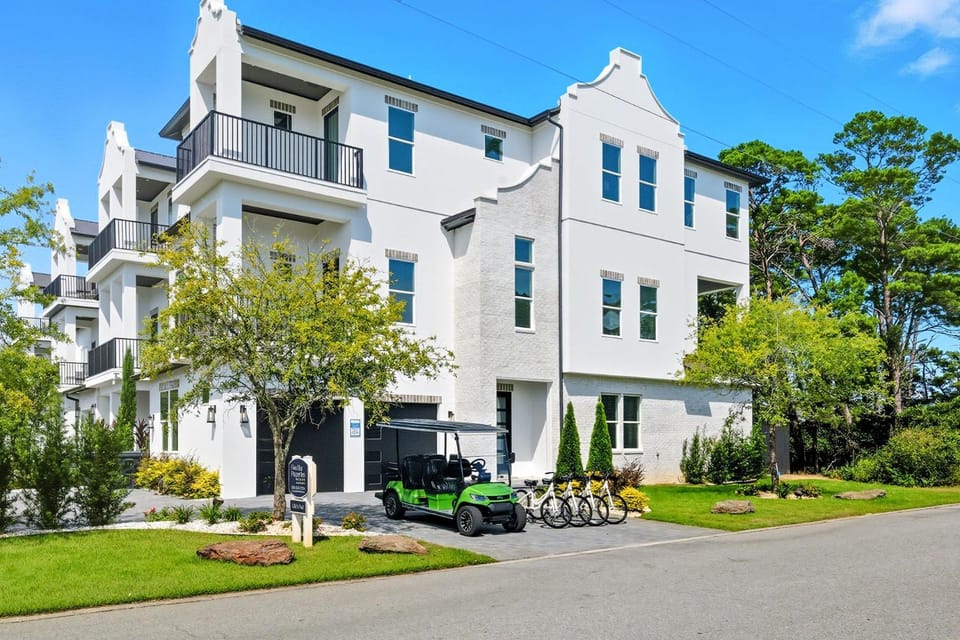 Lilly's Pad - Luxury Vacation Rental Near the Beach with Secluded Pool Area & Gulf Views House in South Walton County