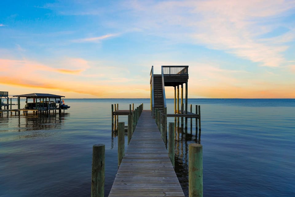Le Maison Blanc - Bayfront Vacation Rental with Private Pool, Theater & Dock House in Miramar Beach