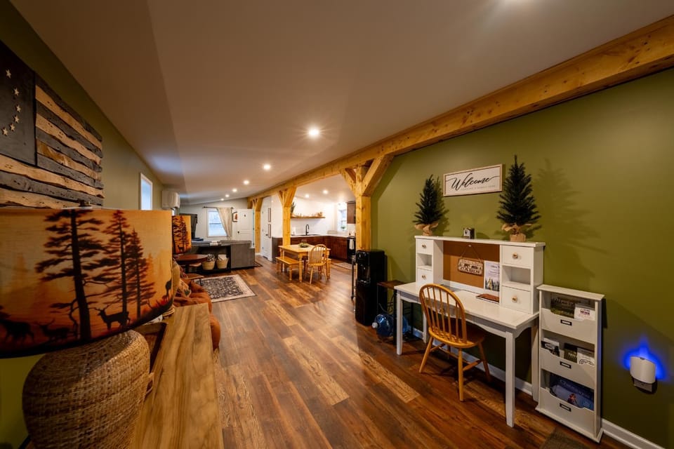 Communal lounge/ TV room, TV and multimedia, Kitchen or kitchenette, Living room, Seating area, Dining area, Evening entertainment